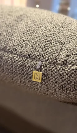 Ecksofa Calmo Stoff 13 Cosmo 97 Grau Metallkufen Pulverbeschichtet Schwarz Matt Mit Maueller Kopfteilverstellung Und Motorische Fußstütze Inklusive 2 Kissen Ohne Dekokissen