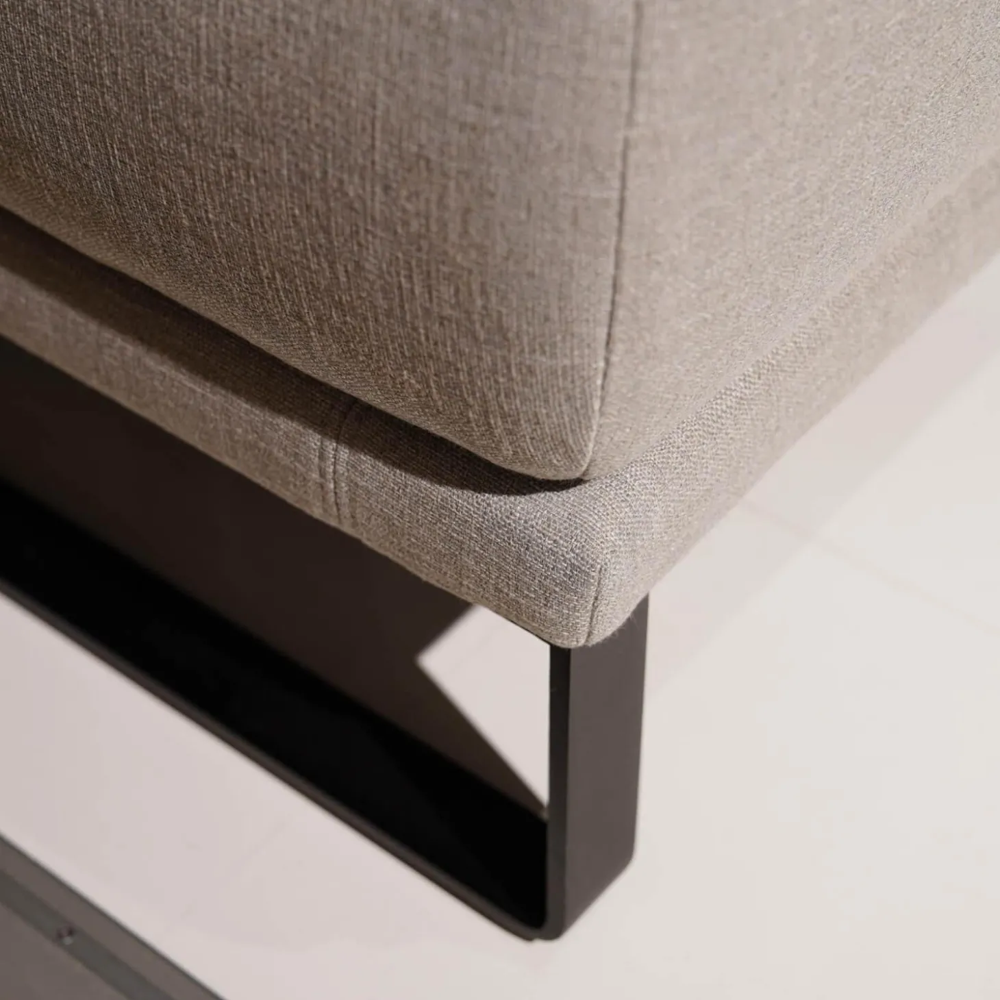 Ecksofa Cara Bezug Stoff 14.162 Steingrau Fuß Kufe Stahl Schwarz Ablage Eiche Furniert Mit Verstellbarem Rücken