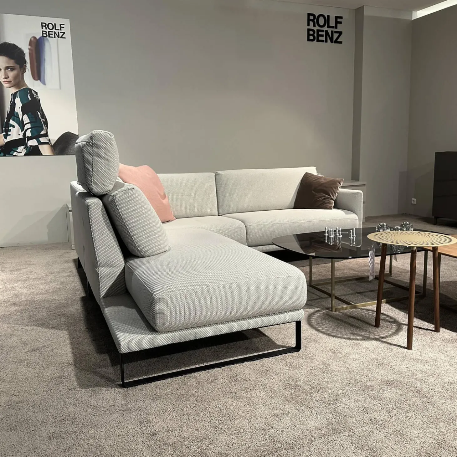 Ecksofa Cara Stoff 22.309 Achalgrau Gestell Kufe In Stahl Schwarz Mit Niedrigem Rückenkissen