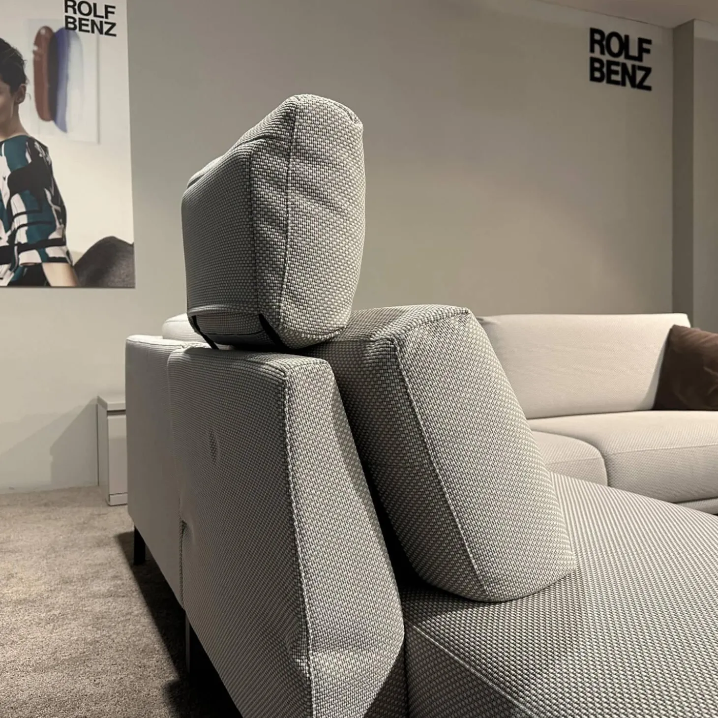 Ecksofa Cara Stoff 22.309 Achalgrau Gestell Kufe In Stahl Schwarz Mit Niedrigem Rückenkissen