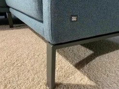 Ecksofa Cara Stoff 20.253 Ozeanblau Füße Umbragrau mit Kissen