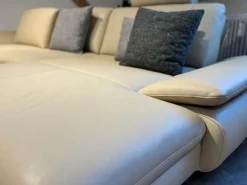 Ecksofa Collina Leder WP Ecru L50 Beige Metallfüße Gebürstet Inklusive Kopfstütze