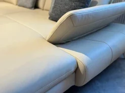 Ecksofa Collina Leder WP Ecru L50 Beige Metallfüße Gebürstet Inklusive Kopfstütze