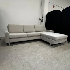 Ecksofa Conseta Stoff 8158 Ecru Grau Weiß Metallkufen Verchromt Mit Filzgleitern
