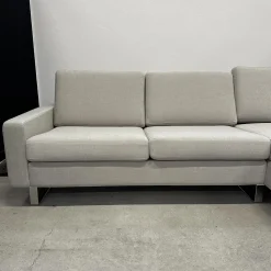 Ecksofa Conseta Stoff 8158 Ecru Grau Weiß Metallkufen Verchromt Mit Filzgleitern