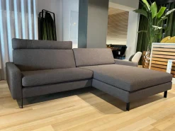 Ecksofa Conseta Stoff 8209 Marone Grau Braun Schmalfuß Metall Schwarz Inklusive Nackenstütze