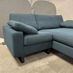Ecksofa Conseta Stoff 8195 Petrol Blau Gestell Metallkufen Schwarzbraun
