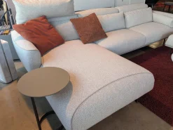 Ecksofa Eden Stoff Thuile C0002 Grau Creme Fuße Metall Bronze Schwarz Pulverbeschichtet Inklusive Hocker Und 3 Kissen