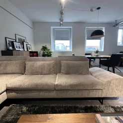 Ecksofa Embrace Bezug Stoff 4401 92 Grau Abziehbar Metallfuß Schwarz Inklusive 4 Kissen