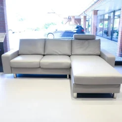 Ecksofa Emma E 200 Leder Cori 091 Silver Cloud Hellgrau Fuß Edelstahl 011 Poliert