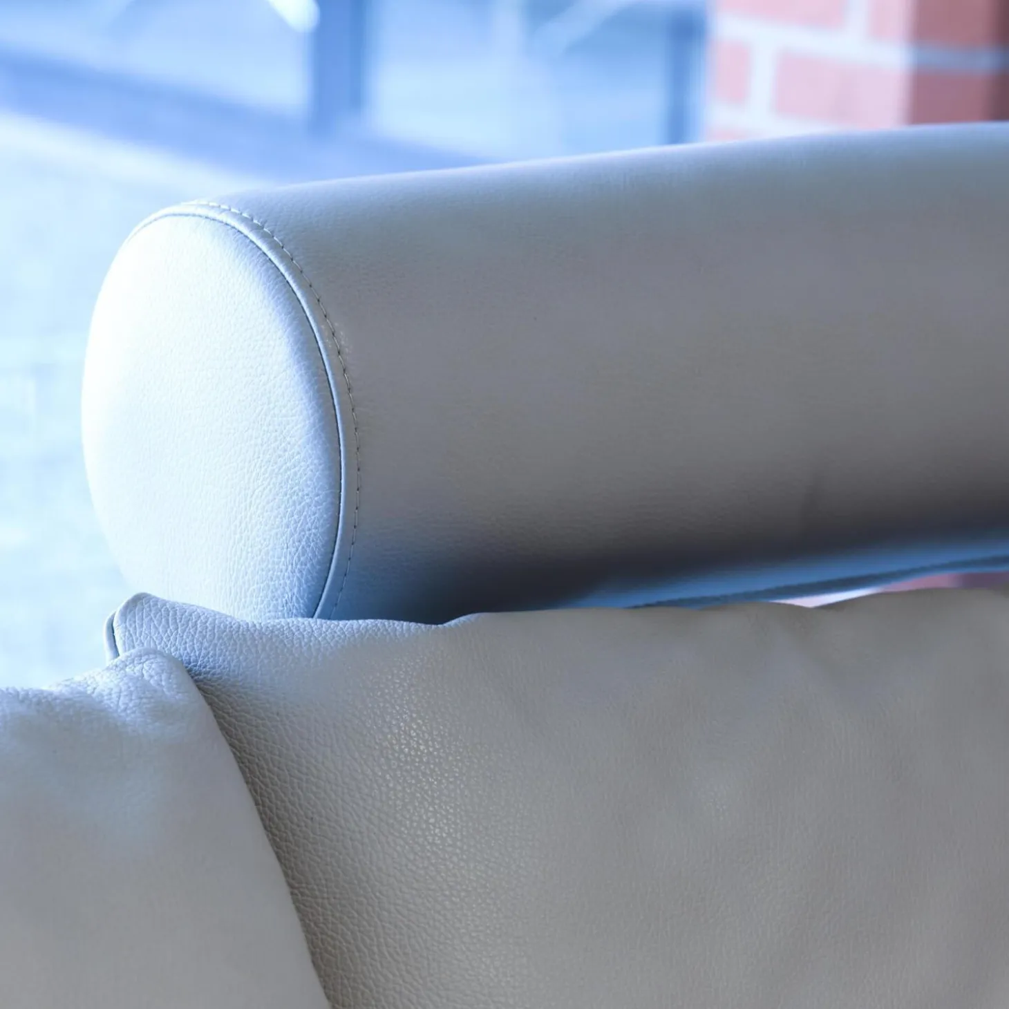 Ecksofa Emma E 200 Leder Cori 091 Silver Cloud Hellgrau Fuß Edelstahl 011 Poliert