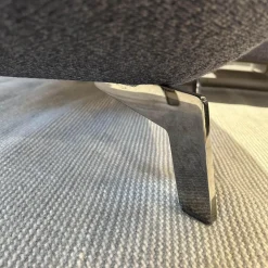 Ecksofa Flint Stoff Varese Bleu Grau Blau Füße Rauchchrom