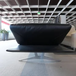 Ecksofa Francis Leder C Classic Crow Schwarz Metallkufe Nickel Satiniert Edelstahloptik