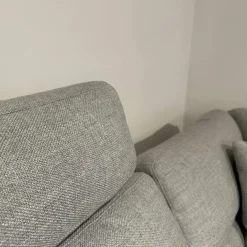 Ecksofa GA400 Stoff Ruig Lichtgrau 2026 09 Grau Metallfuß Matt Verchromt Mit Hocker Und Kissen