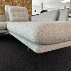 Ecksofa Grand 3 Stoff 240 Corsaro Stone Melange Beige Füße Aluminium Poliert Inklusive Längliches Tablett Tray