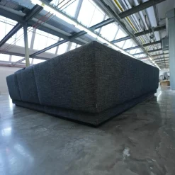 Ecksofa Grand Suite Bezug Stoff Sonora 7869 Basalt Anthrazit Sockel Buche Schwarz Lackiert