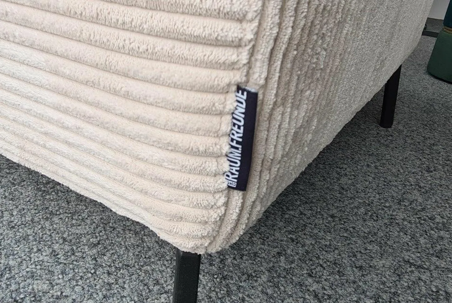 Ecksofa Helmi Stoff Cord Nature Sand Metallfuß Schwarz Matt