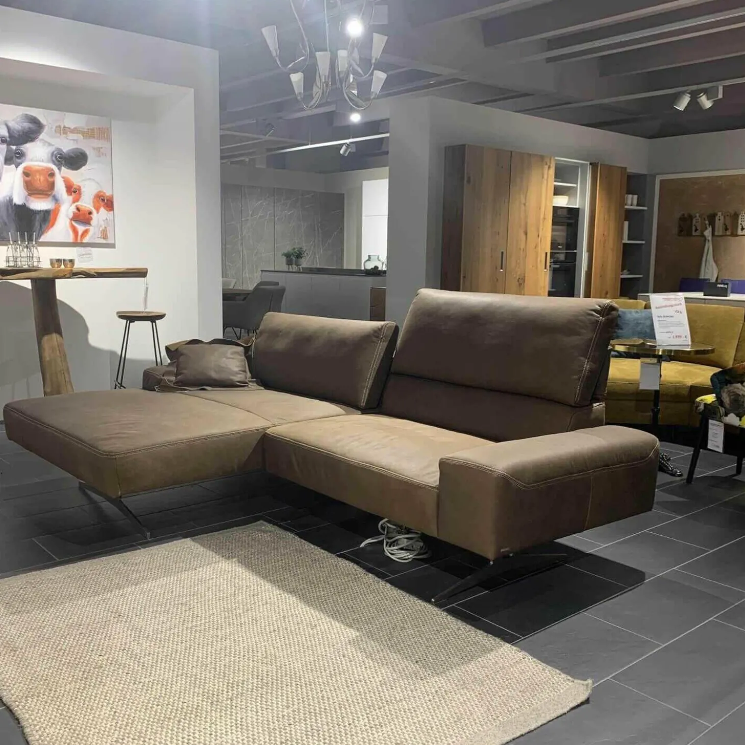 Ecksofa Hennessie Leder A-India Muskat Schwertkufe Nickel Satiniert