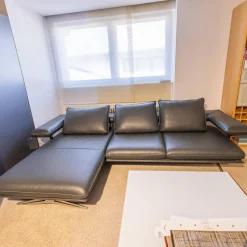 Ecksofa Hoover Bezug Leder C Classic Pepper Schwarz Metallkufe Nickel Satiniert Faden 0321 Hellgrau