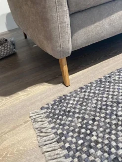 Ecksofa Jacksonville Stoff Yelda Taupe Beige Füße Massivholz Geölt