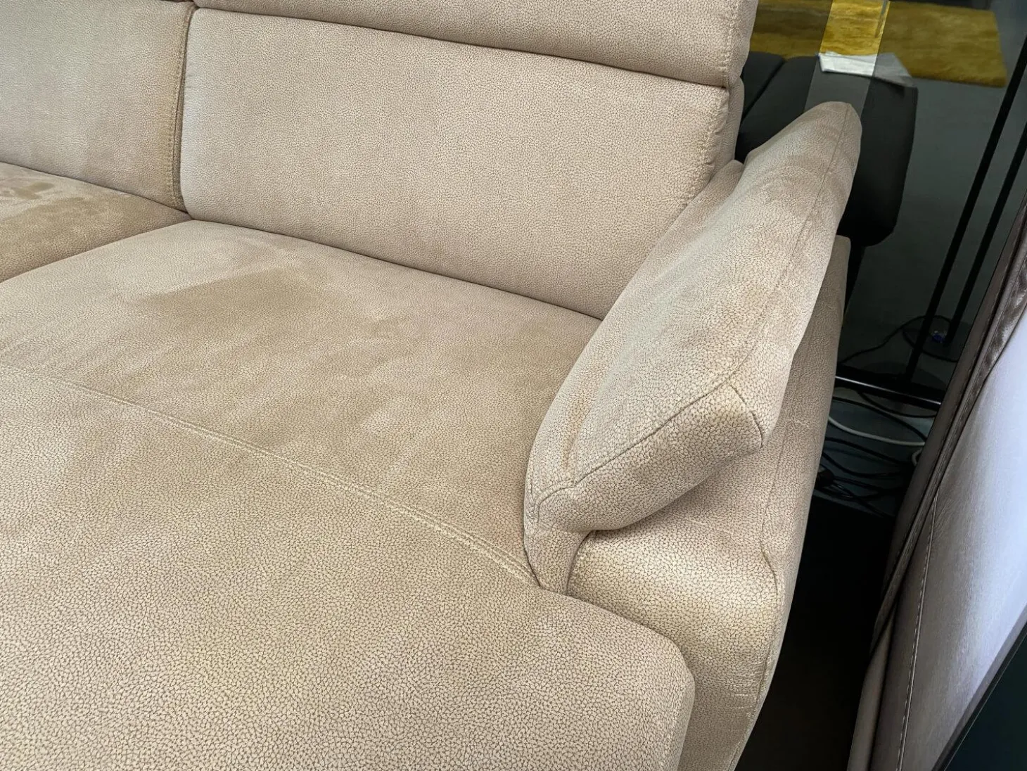 Ecksofa Krüger Stoff Mikrofaser Holiday Braun Holzfuß Eiche mit Armteilverstellung und Kopfteilverstellung