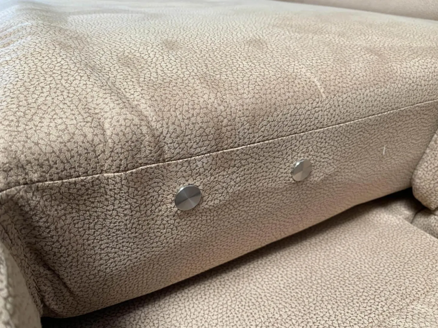 Ecksofa Krüger Stoff Mikrofaser Holiday Braun Holzfuß Eiche mit Armteilverstellung und Kopfteilverstellung