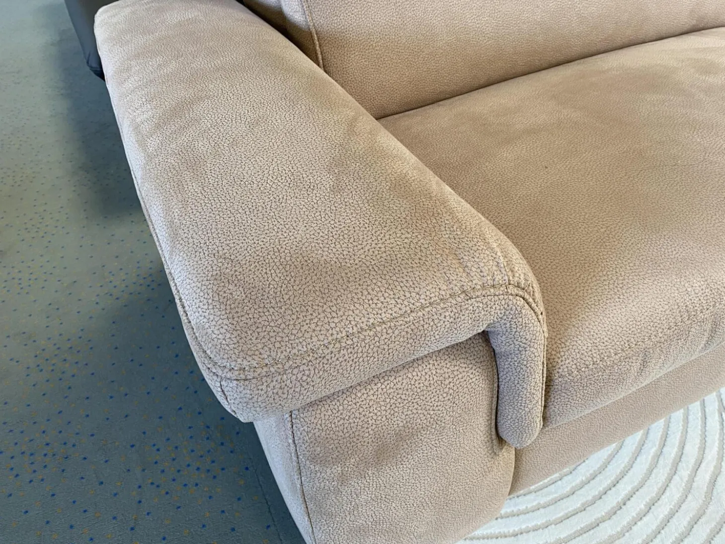 Ecksofa Krüger Stoff Mikrofaser Holiday Braun Holzfuß Eiche mit Armteilverstellung und Kopfteilverstellung