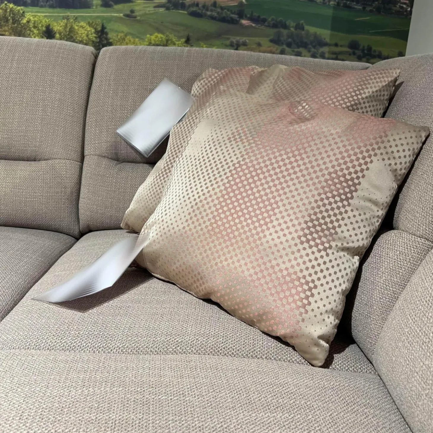 Ecksofa Larus Stoff Fabiola Desert Grau Creme Gestell Stahl Füße Holz Lackiert Inklusive Elektrischer Liegefunktion 2 Kopfstützen Und 2 Kissen