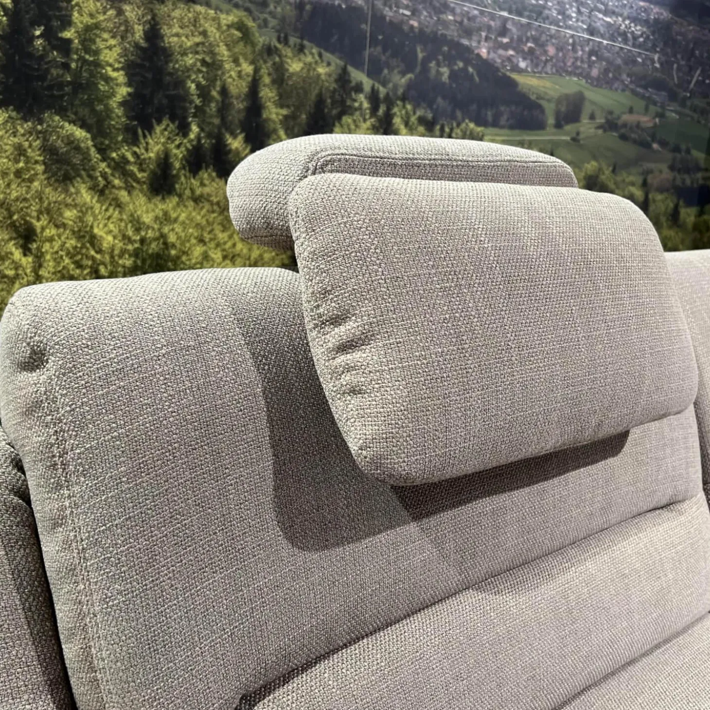Ecksofa Larus Stoff Fabiola Desert Grau Creme Gestell Stahl Füße Holz Lackiert Inklusive Elektrischer Liegefunktion 2 Kopfstützen Und 2 Kissen