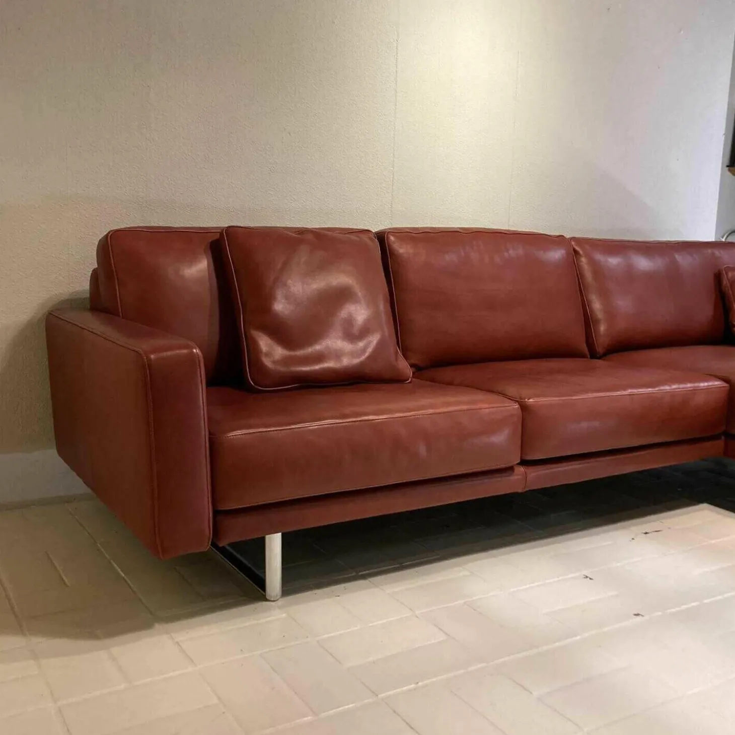 Ecksofa Leder Rot 1/96 Füße Chrom mit 2 Armlehnkissen