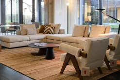 Ecksofa Living Landscape 755 Bezug Curly Ivory 02CU Beige Creme Sockel Massivholz Buche Schwarz Lackiert Ohne Sessel Couchtische Dekoration Sowie Lampen