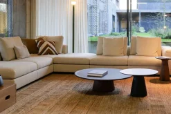 Ecksofa Living Landscape 755 Bezug Curly Ivory 02CU Beige Creme Sockel Massivholz Buche Schwarz Lackiert Ohne Sessel Couchtische Dekoration Sowie Lampen