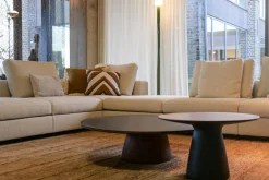 Ecksofa Living Landscape 755 Bezug Curly Ivory 02CU Beige Creme Sockel Massivholz Buche Schwarz Lackiert Ohne Sessel Couchtische Dekoration Sowie Lampen