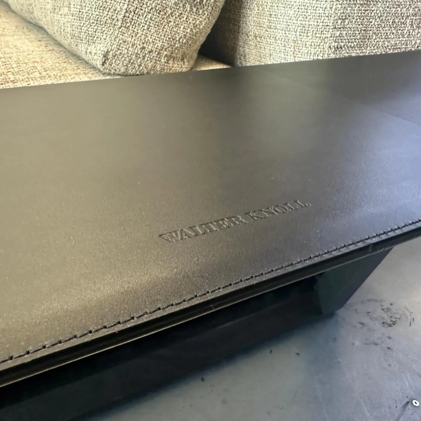 Ecksofa Living Landscape 755 Stoff Sorel 7871 Smoke Quartz Grau Beige Sockel Buche Schwarz Lackiert Mit Tischelement