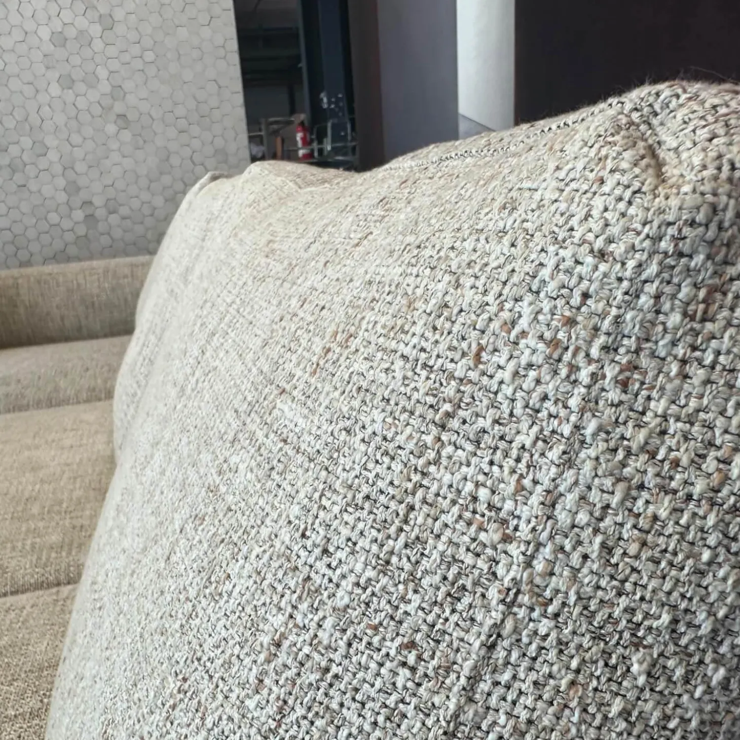 Ecksofa Living Landscape 755 Stoff Sorel 7871 Smoke Quartz Grau Beige Sockel Buche Schwarz Lackiert Mit Tischelement