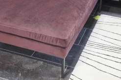 Ecksofa Loano Stoff Super Velvet Royal Purple PG 4 Metallfüße Schwarz