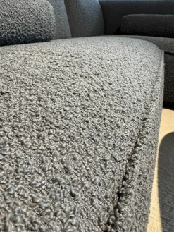 Ecksofa Loya Stoff Bouclé 33618 Robou 18 Steel Grau Inklusive Kopfstütze Und Armrollenkissen