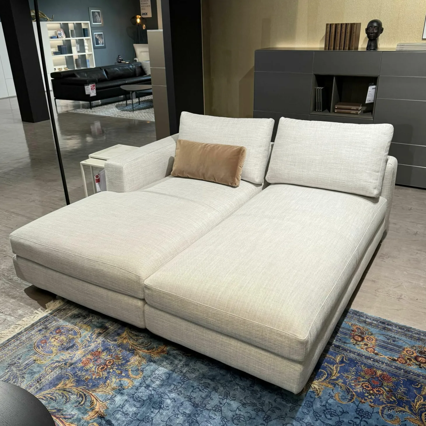 Ecksofa Marlo Stoff Gioia Seidengrau mit 3 Kissen und Funktionsrolle