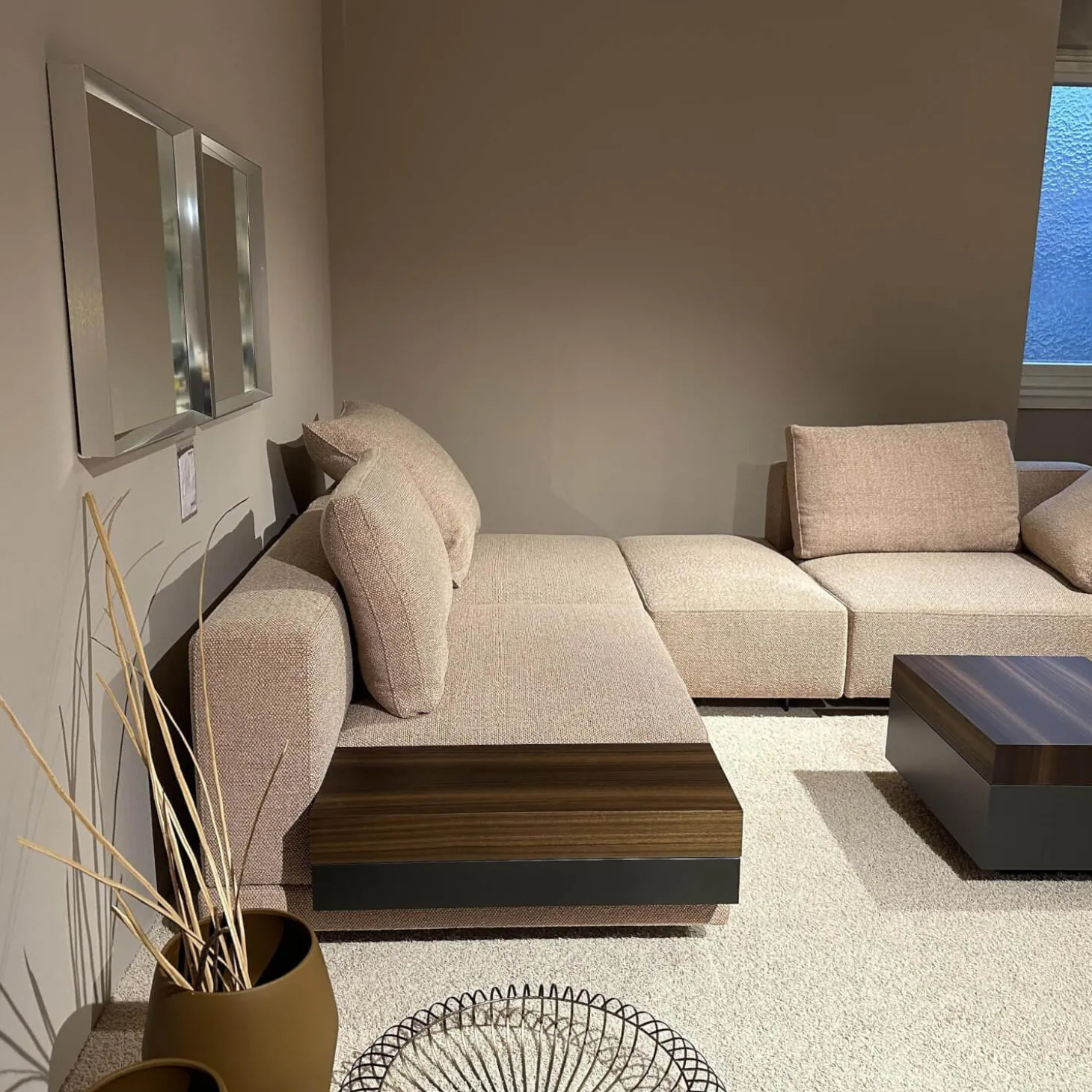 Ecksofa Marteen Stoff ZF673 Rosa Untergestell Zinn mit Couchtisch