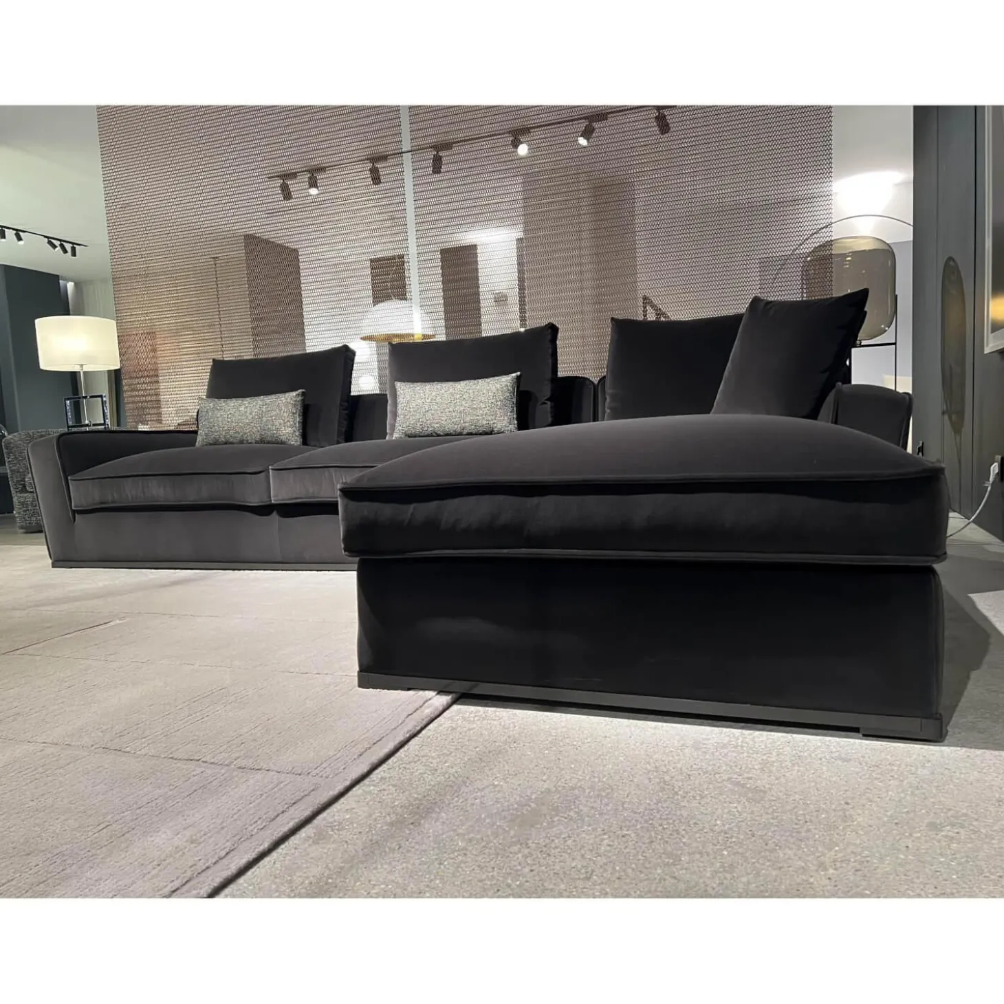 Ecksofa Maxalto Solatium Stoff Sirio Anthrazit 2053153 mit 7 Kissen