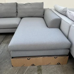 Ecksofa Mell Lounge Stoff 7208 Steingrau Grau Fußrahmen P120 Pulverbeschichtet Schwarz