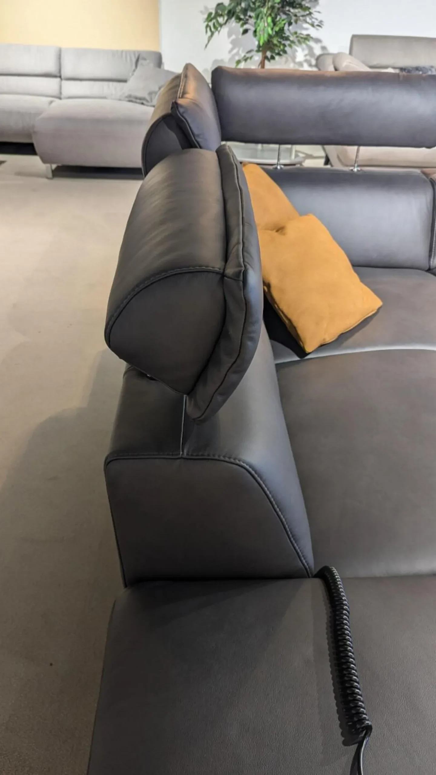 Ecksofa Milano Leder LL Evita Anthrazit Metallkufe Schwarz Matt Ohne Dekokissen