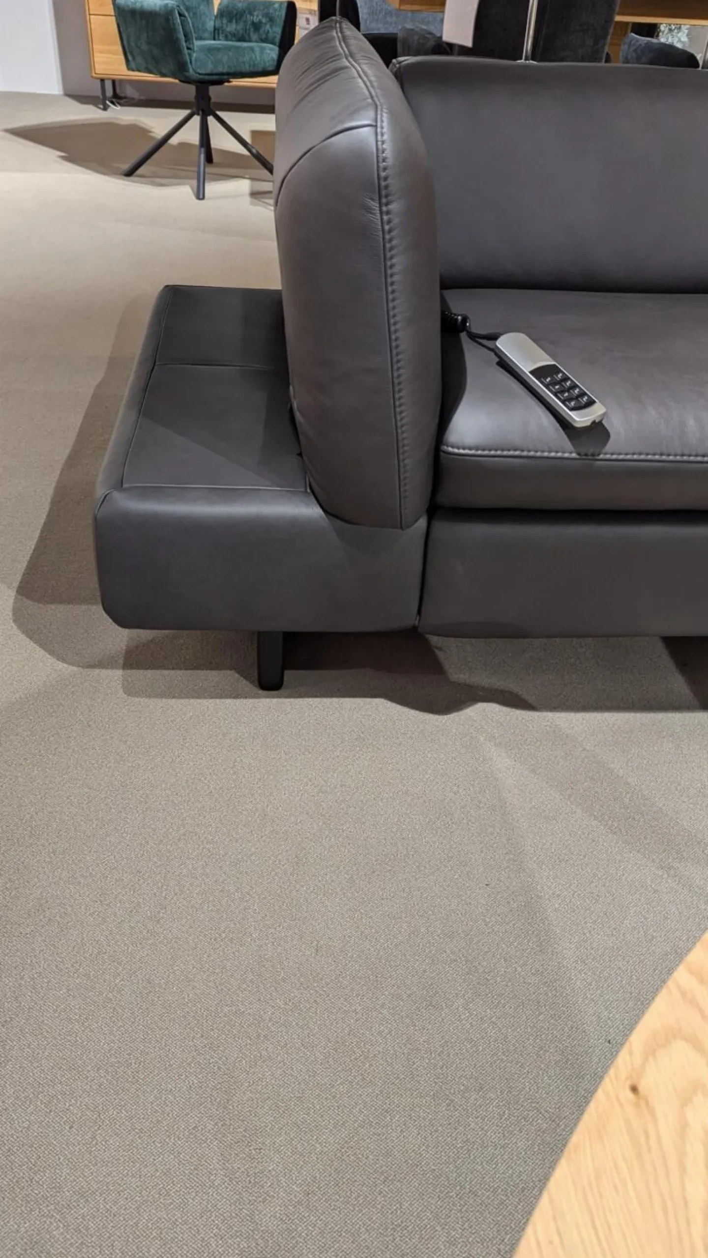 Ecksofa Milano Leder LL Evita Anthrazit Metallkufe Schwarz Matt Ohne Dekokissen