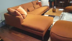 Ecksofa Mioko Stoff 24 Kupferbraun mit 5 Kissen