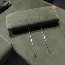 Ecksofa MM ZE1156 Stoff Salsa Olive Grün Metallfuß Schwarz Mit Motorischer Sitztiefenverstellung Und Schlaffunktion