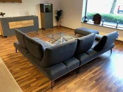 Ecksofa Modell 9060 Stoff AquaClean02 Schiefer PG14 Untergestell Anthrazit mit Hocker