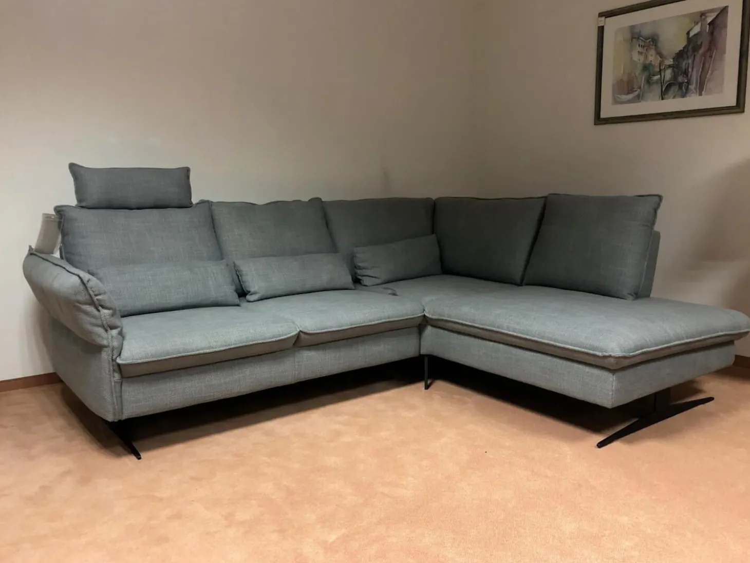 Ecksofa Modell 1043 Stoff Picasso Stone Grau PG 3 mit Kopfstütze und Nierenkissen
