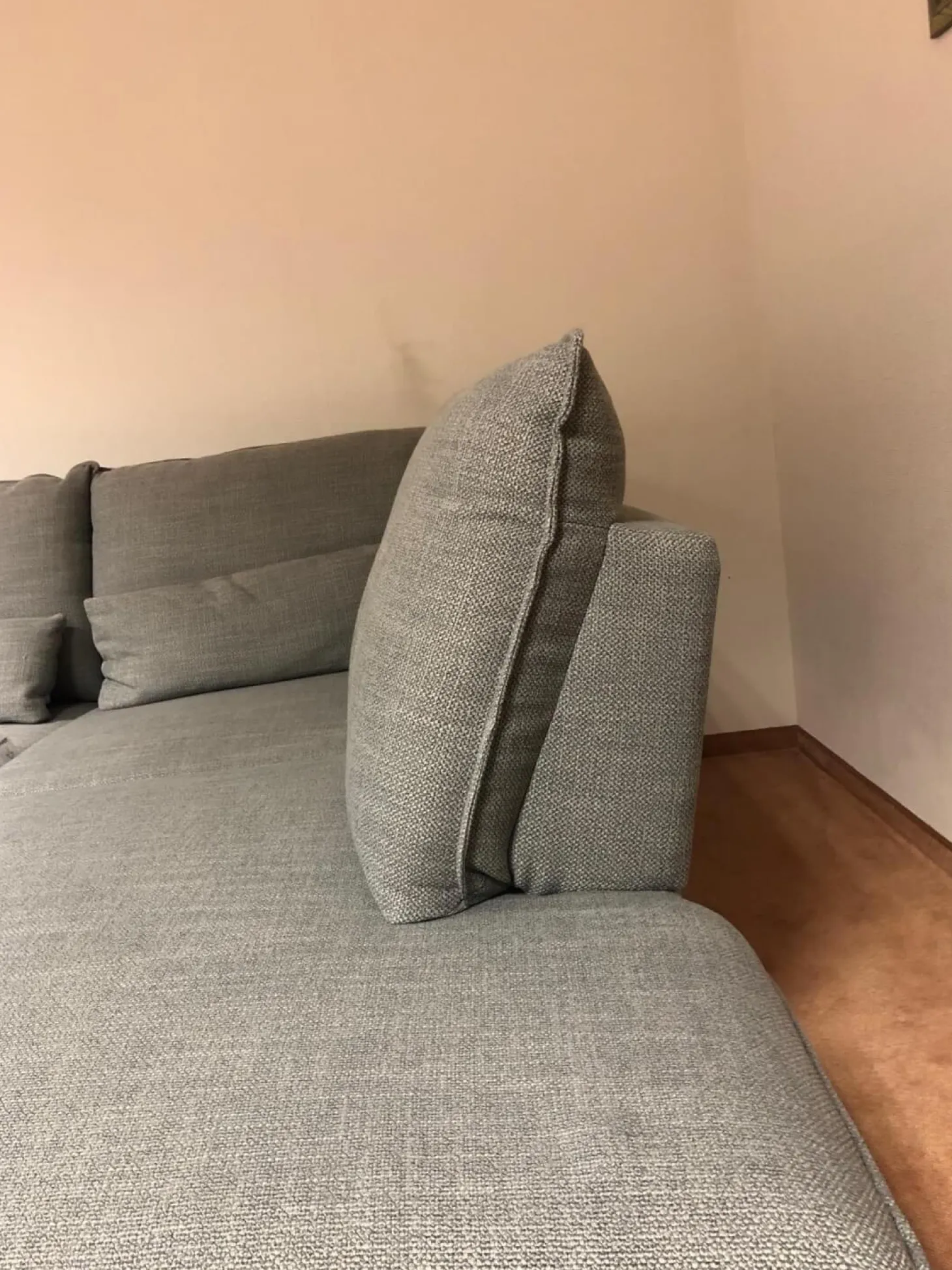 Ecksofa Modell 1043 Stoff Picasso Stone Grau PG 3 mit Kopfstütze und Nierenkissen