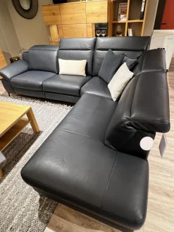 Ecksofa MR9120 Leder Montana Night Schwarz Füße Metall Schwarz Inklusive Kissen