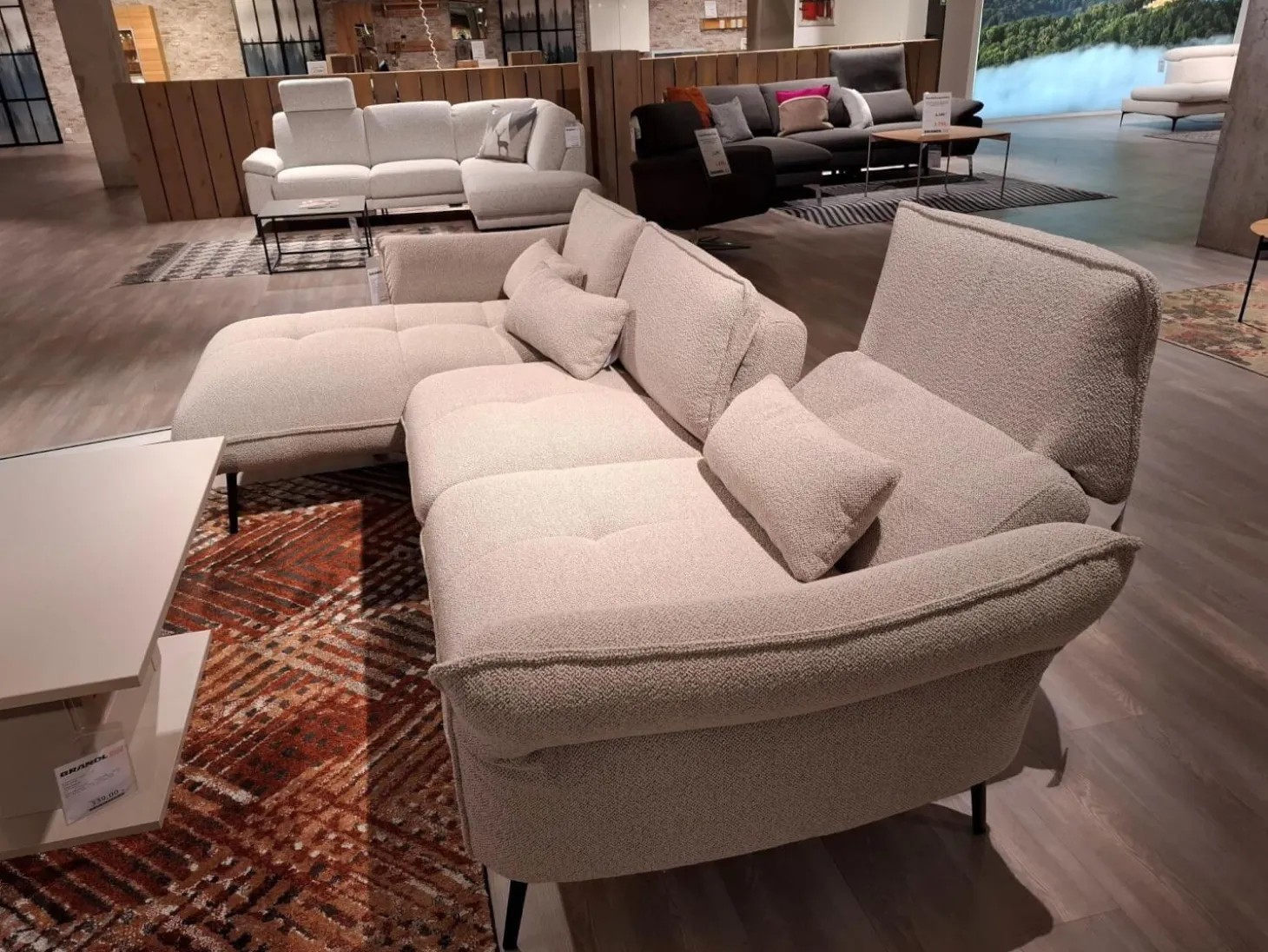 Ecksofa Murcia Stoff Space Natur Metallfuß Schwarz mit motorischer Fußauflage